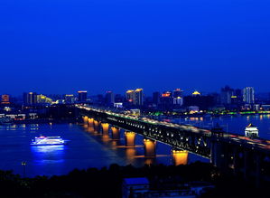 中國擁有大學(xué)生最多的城市,大學(xué)生人數(shù)近120萬,不是北京和上海